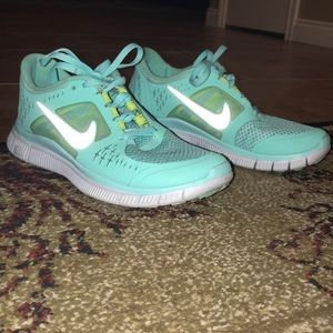 Women Nike Free Runs size 7
